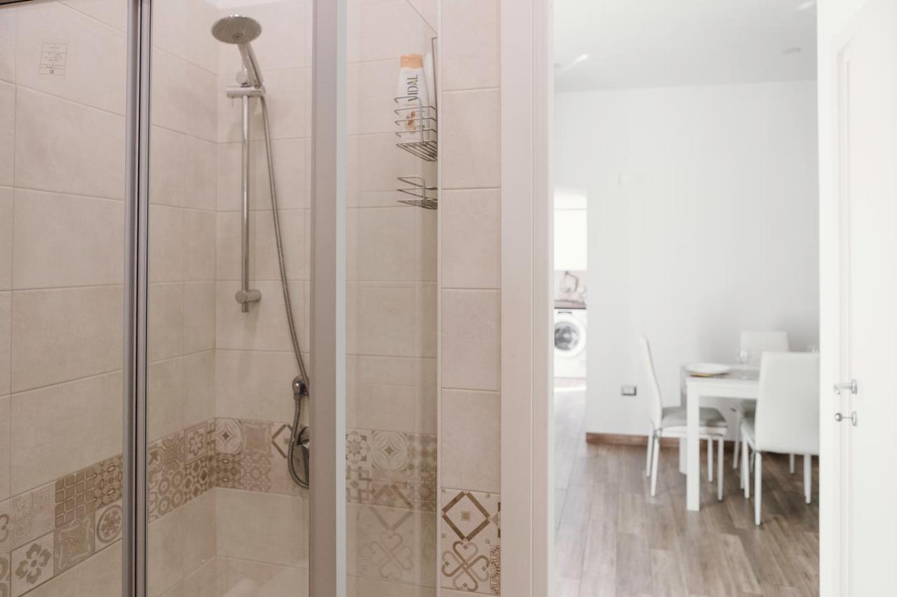 Eden Suite - Central Apartment With Balcony - Molfetta Buitenkant foto