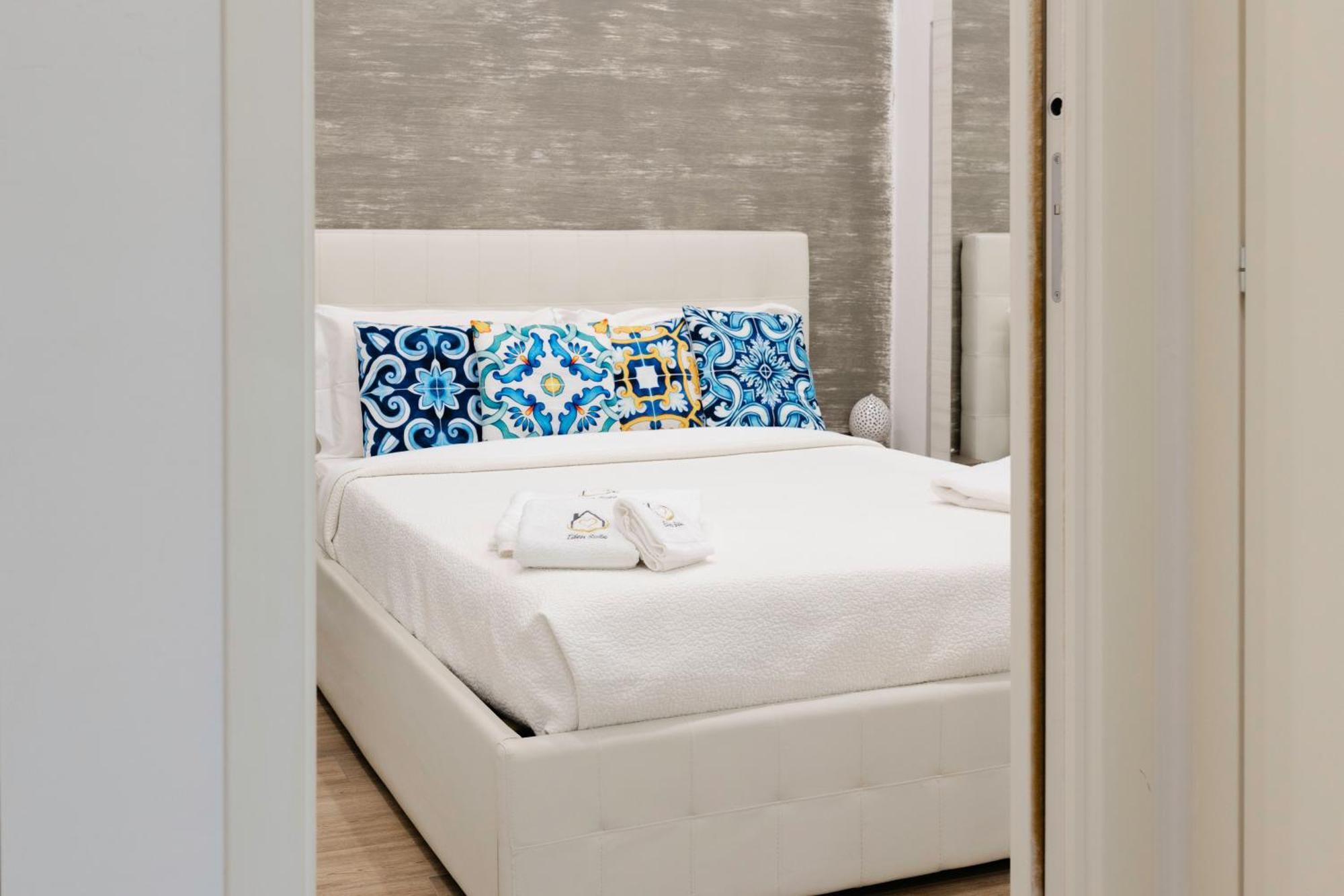 Eden Suite - Central Apartment With Balcony - Molfetta Buitenkant foto